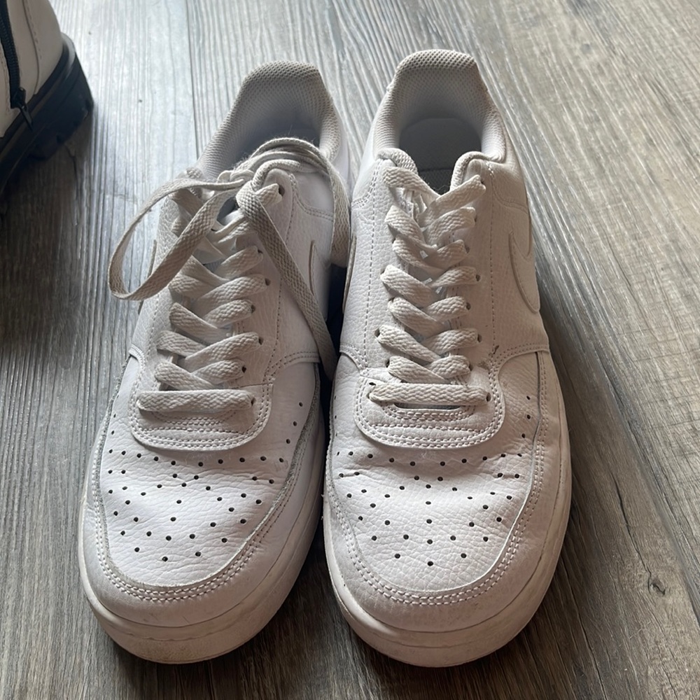 Nike men’s Court Vision Low Sneakers